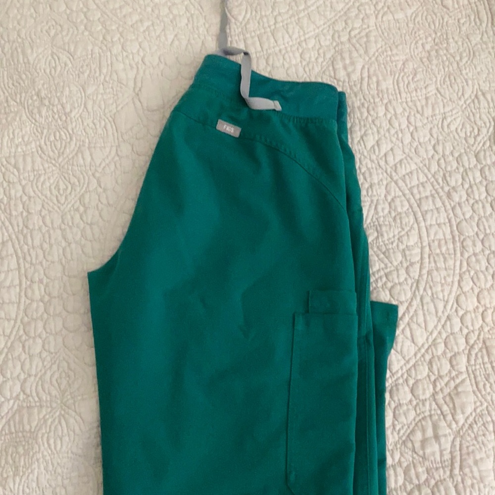 FIGS kade scrub pants